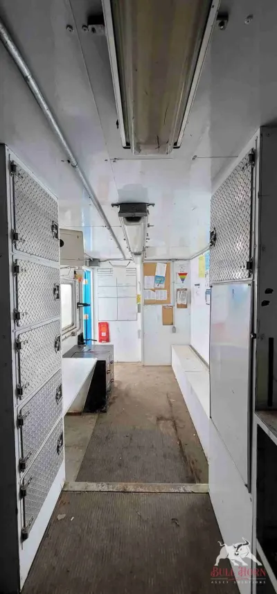 2005 Doghouse 42ft