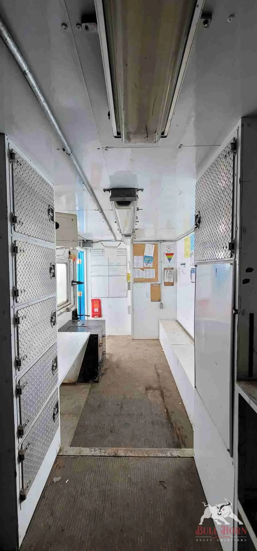 2005 Doghouse 42ft