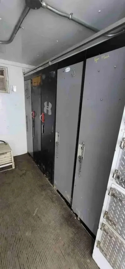 2005 Doghouse 42ft