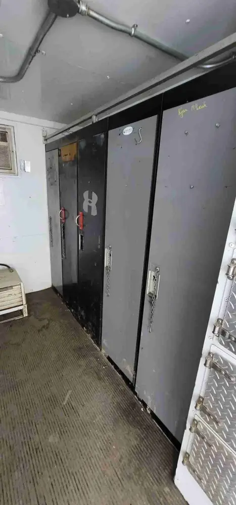 2005 Doghouse 42ft