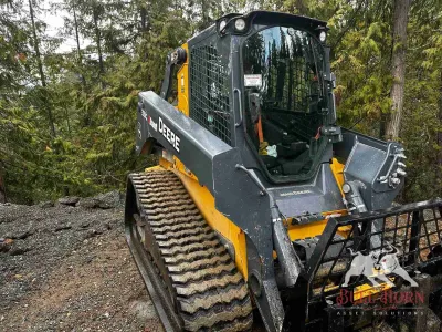 2019 John Deere Skid steer 331G