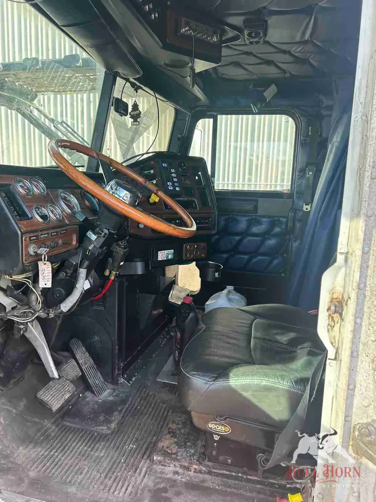 2005 Freightliner Car Hauler