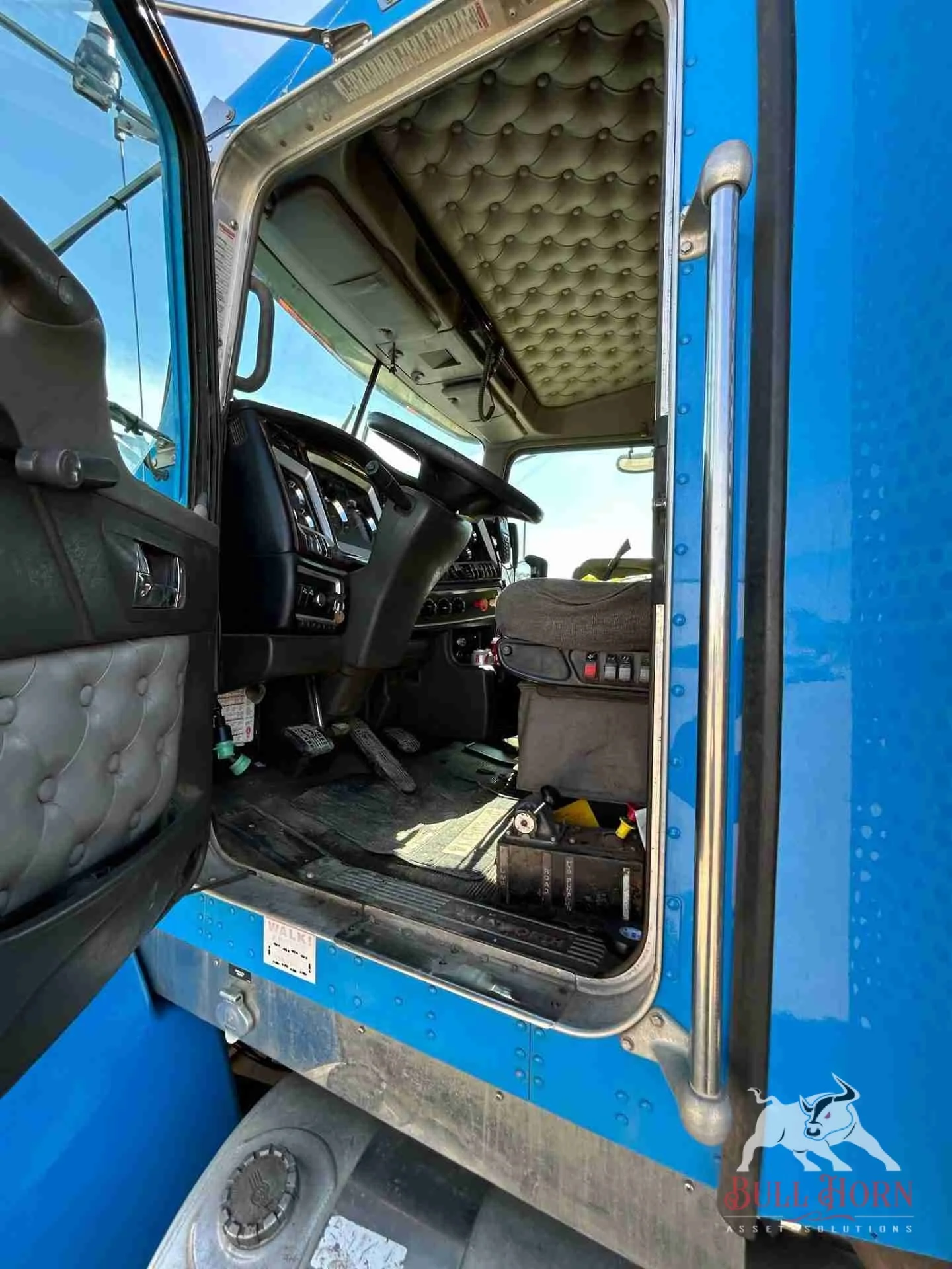 2010 Kenworth T800 w/ 2008 SJ Petro 300 Pump Truck