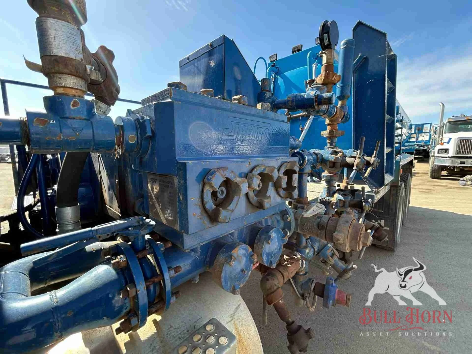 2010 Kenworth T800 w/ 2008 SJ Petro 300 Pump Truck