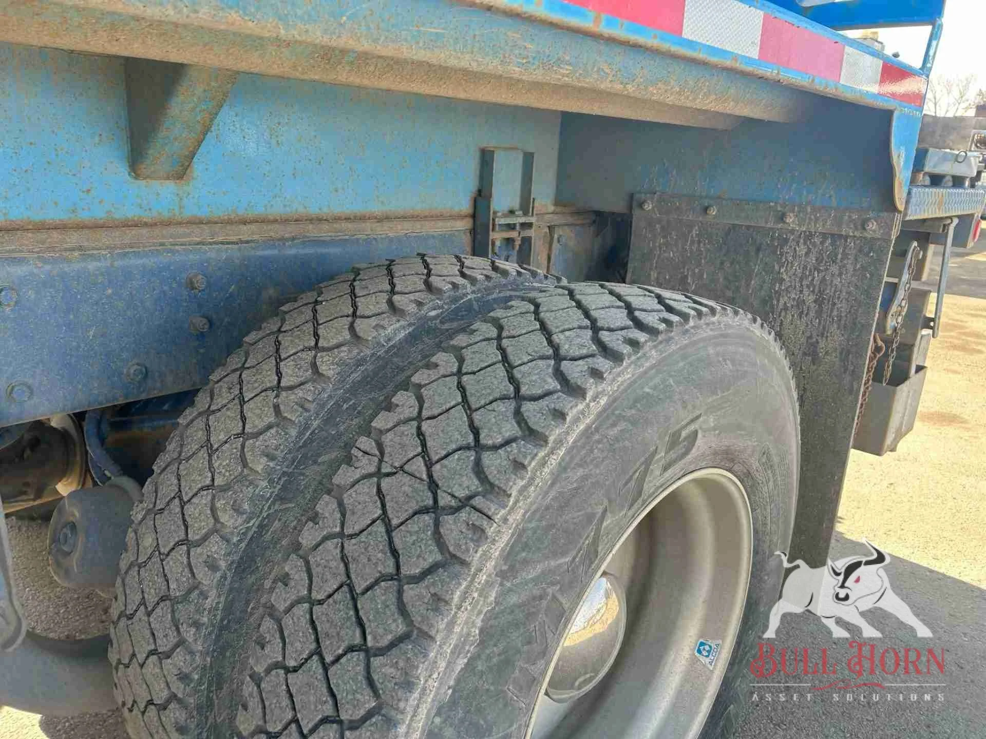 2010 Kenworth T800 w/ 2008 SJ Petro 300 Pump Truck