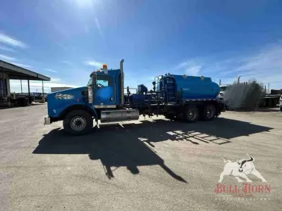 2010 Kenworth T800 w/ 2008 SJ Petro 300 Pump Truck