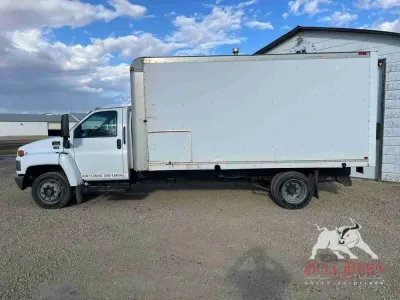 2005 GMC C5500 Cube Van