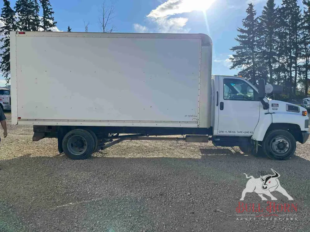 2005 GMC C5500 Cube Van