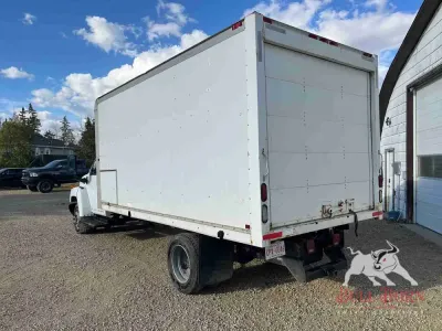 2005 GMC C5500 Cube Van