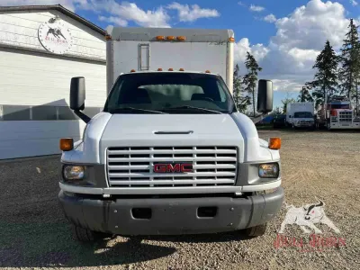 2005 GMC C5500 Cube Van