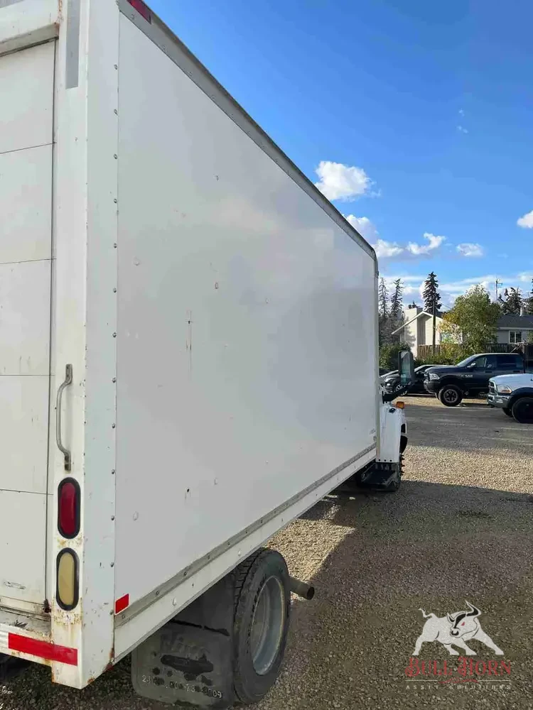 2005 GMC C5500 Cube Van