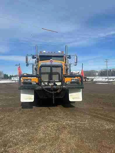 2002 Kenworth C500 Bed Truck