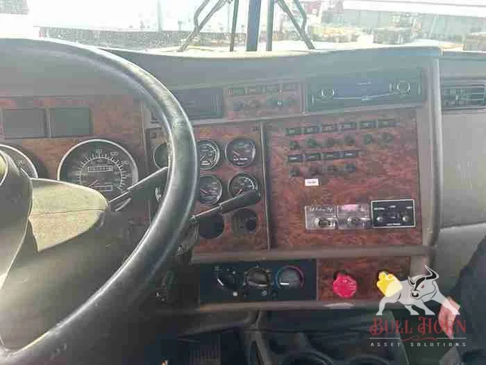 2002 Kenworth C500 Bed Truck